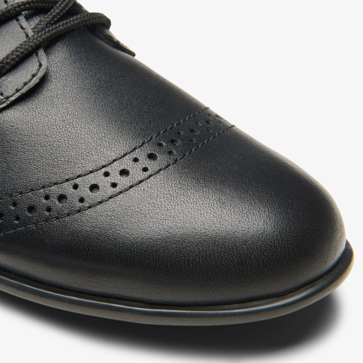 Clarks Kids Finja Brogue Older Black Leather