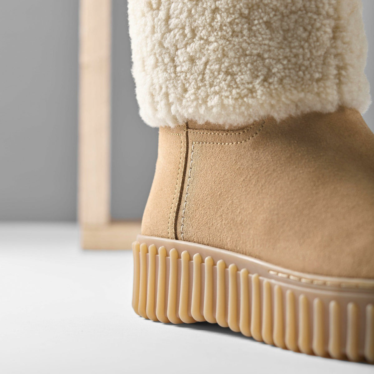 Clarks Women Torhill Turn Light Tan Warmlined