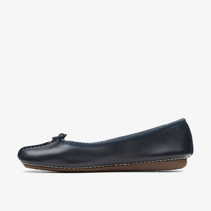 Clarks Women Freckle Ice Navy Leather