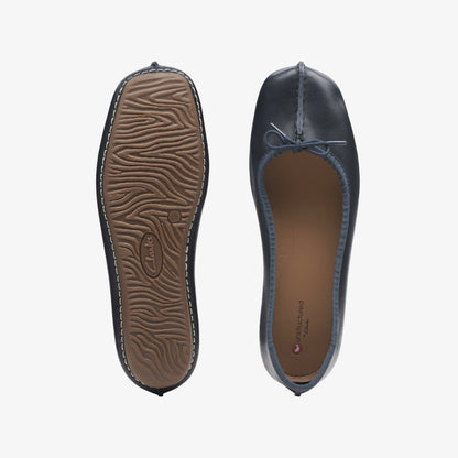 Clarks Women Freckle Ice Navy Leather