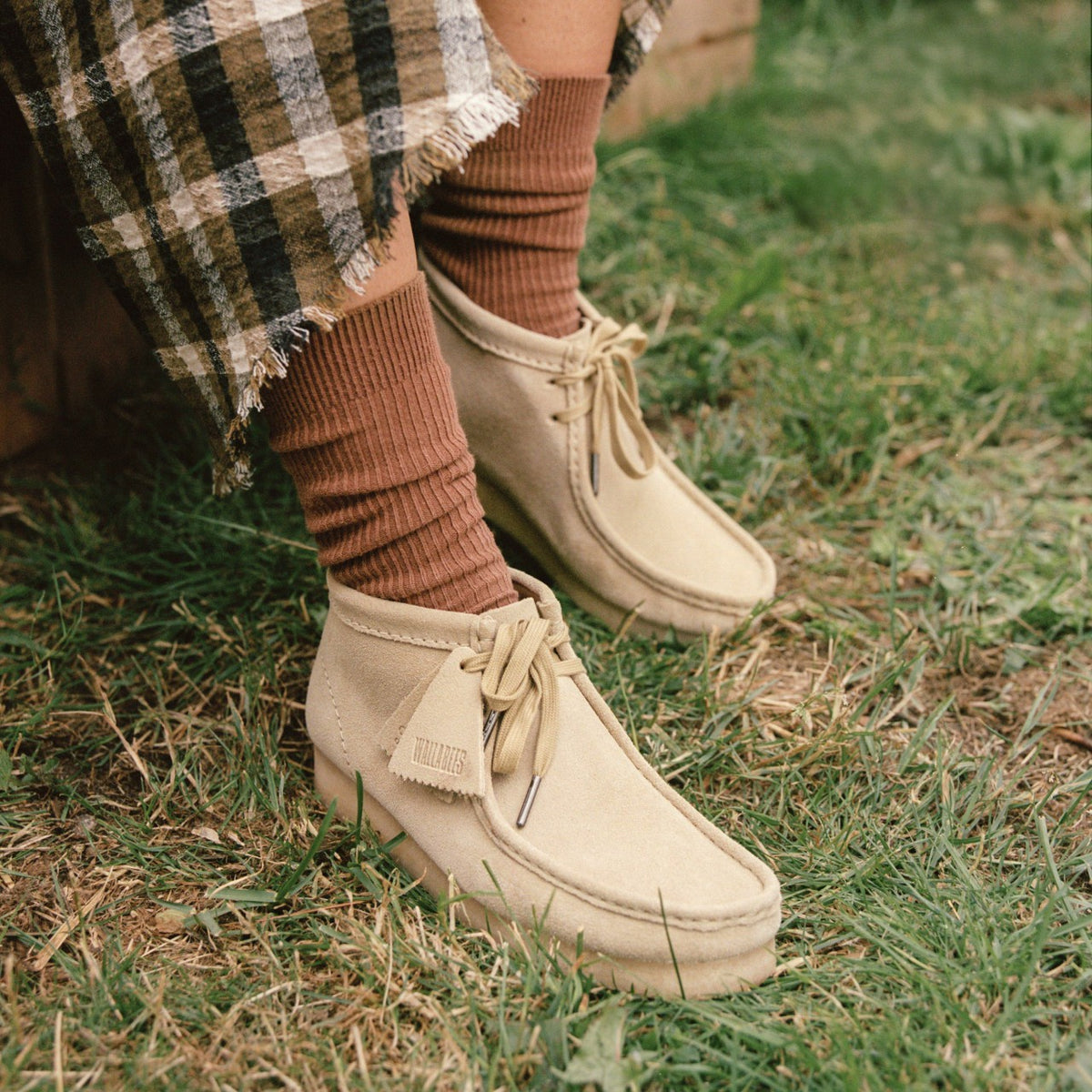 Clarks Women Wallabee Boot Maple Suede