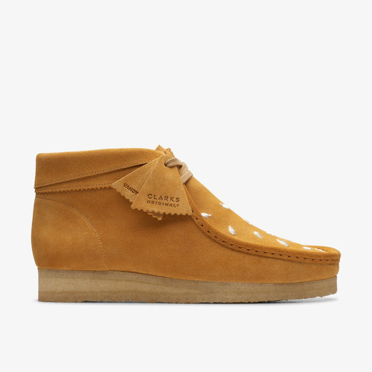 Clarks Men Wallabee Boot Tan Embroidery