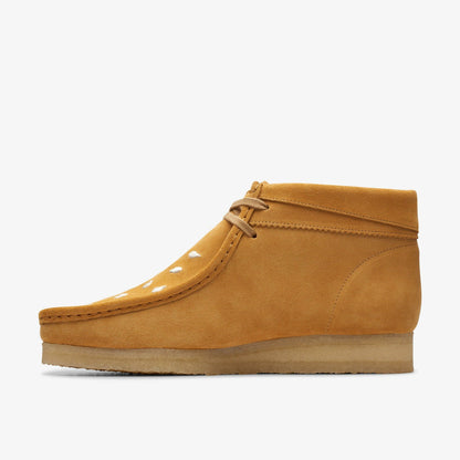 Clarks Men Wallabee Boot Tan Embroidery