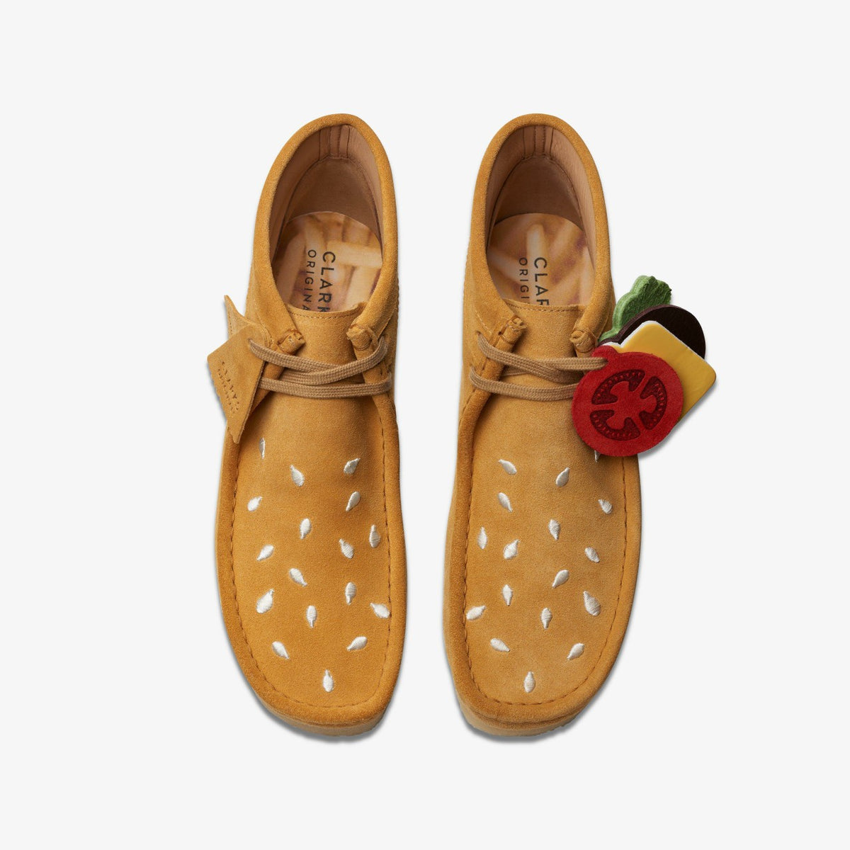 Clarks Men Wallabee Boot Tan Embroidery