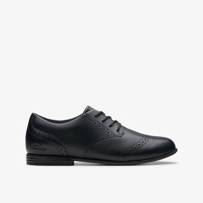 Clarks Kids Finja Brogue Older Black Leather