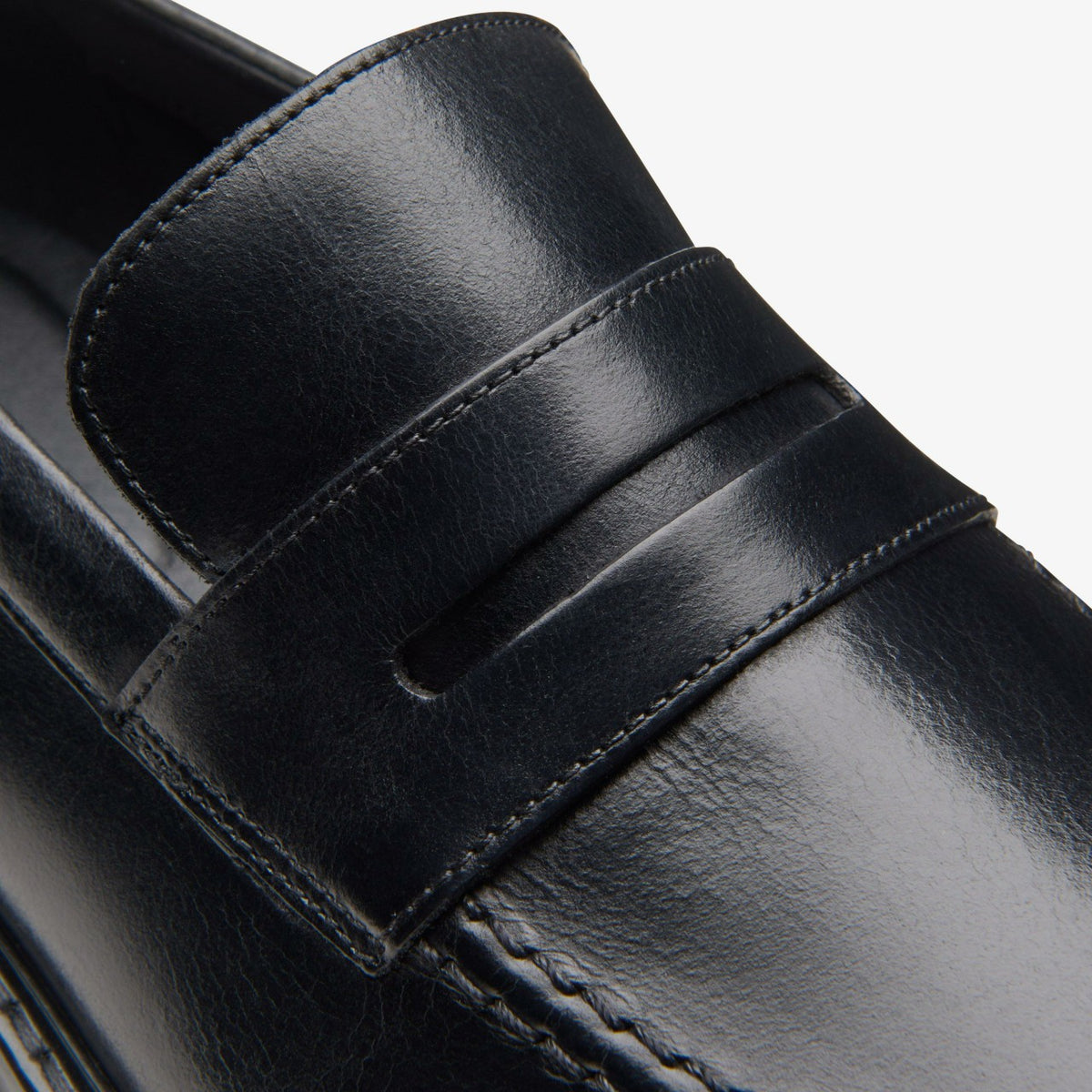 Clarks Men Aldwin Step Loafer Black Leather