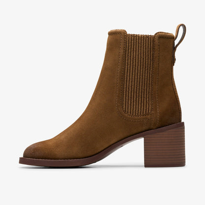 Clarks Women Chamberly Top Walnut Suede