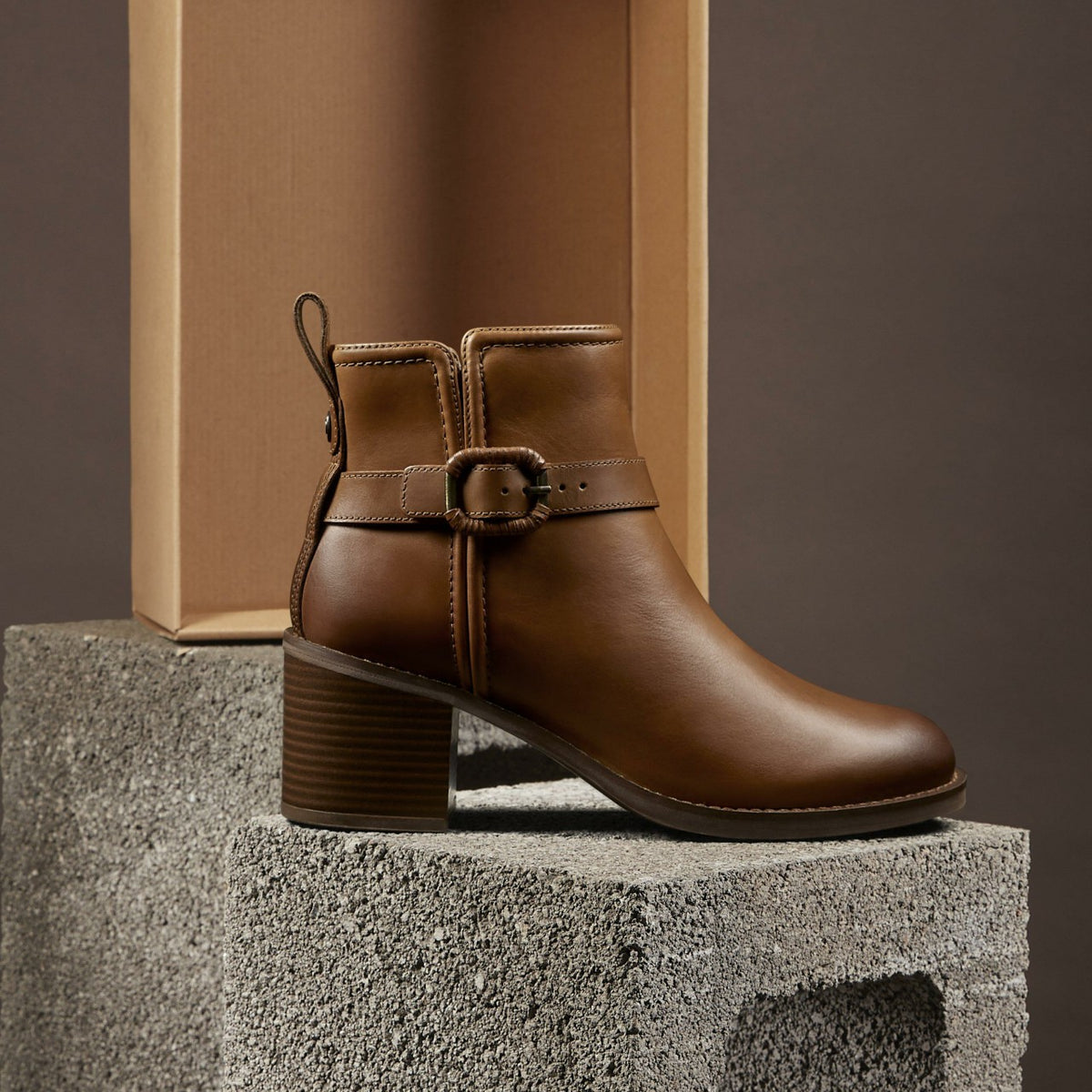Clarks Women Chamberly Trim Mid Tan Leather