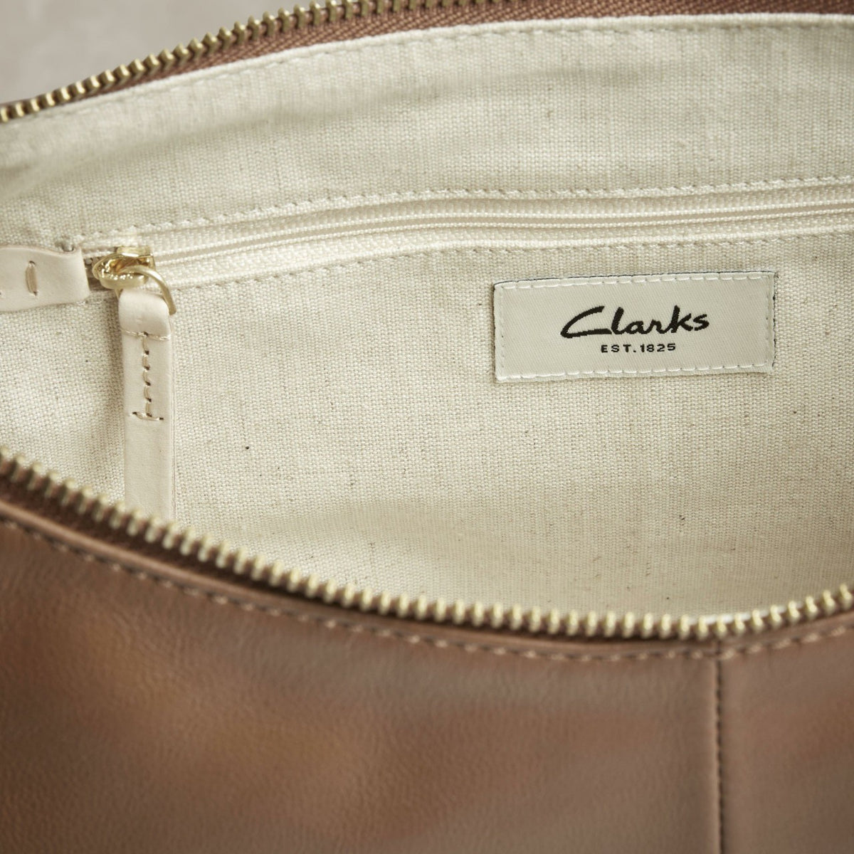 Clarks Women Willow Moon Tan Leather