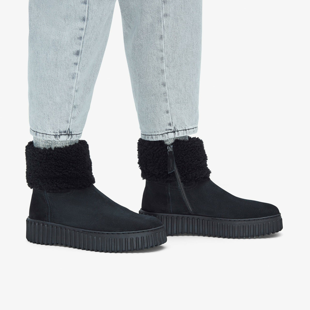 Clarks Women Torhill Turn Black Warmlined Suede