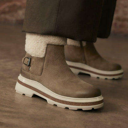 Clarks Women Hencroft Madi Waterproof Dark Sand Warmlined