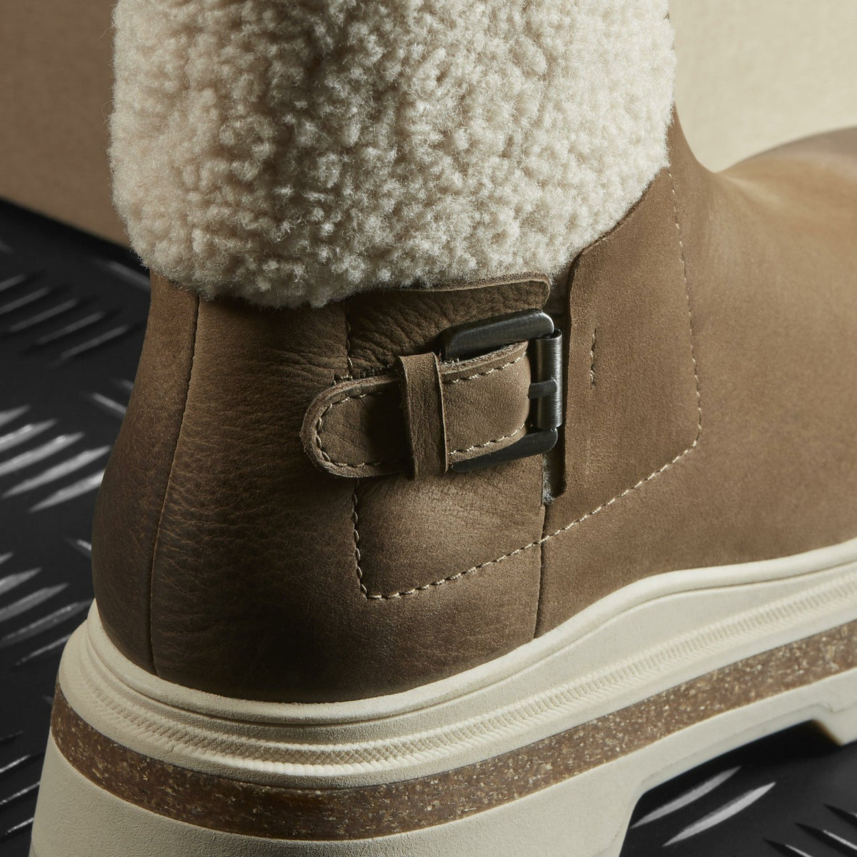 Clarks Women Hencroft Madi Waterproof Dark Sand Warmlined