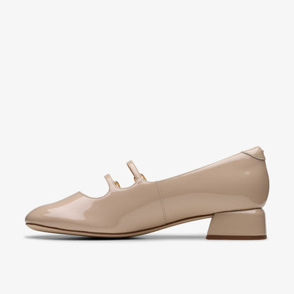 Clarks Women Daiss 30 Shine Sand Patent