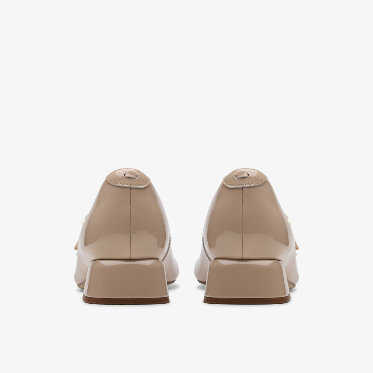 Clarks Women Daiss 30 Shine Sand Patent