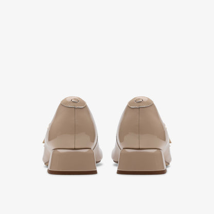Clarks Women Daiss 30 Shine Sand Patent