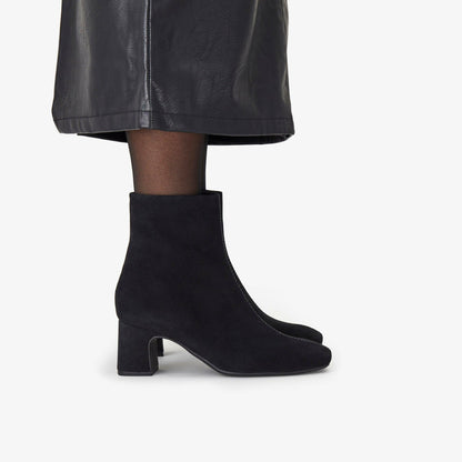 Clarks Women Fernie Zip Black Suede