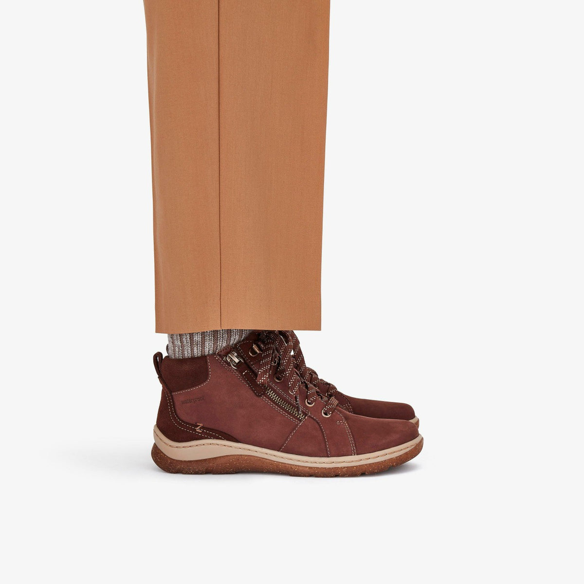 Clarks Women Orlene Top Waterproof British Tan Nubuck