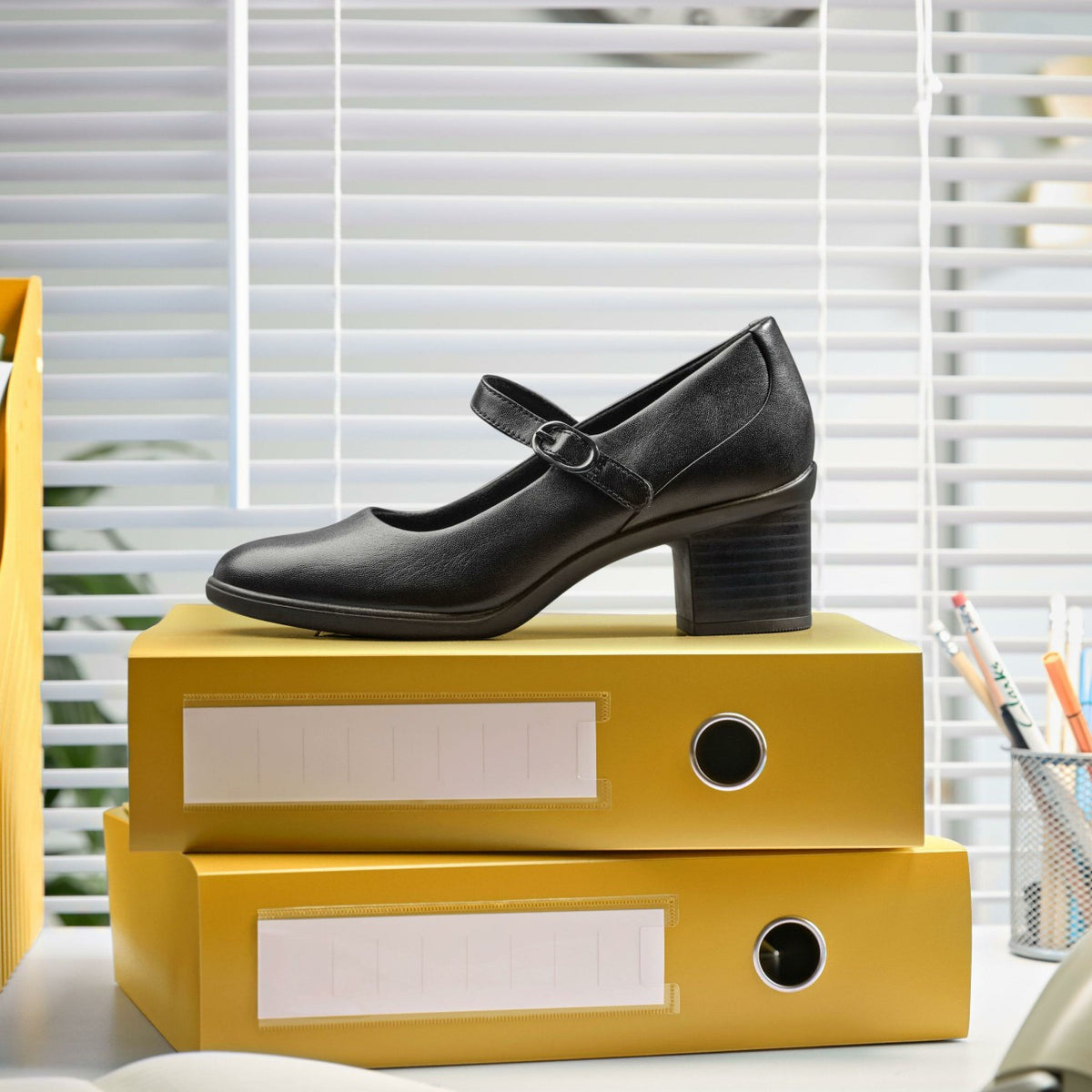 Clarks Women Shaya Jane Black Leather