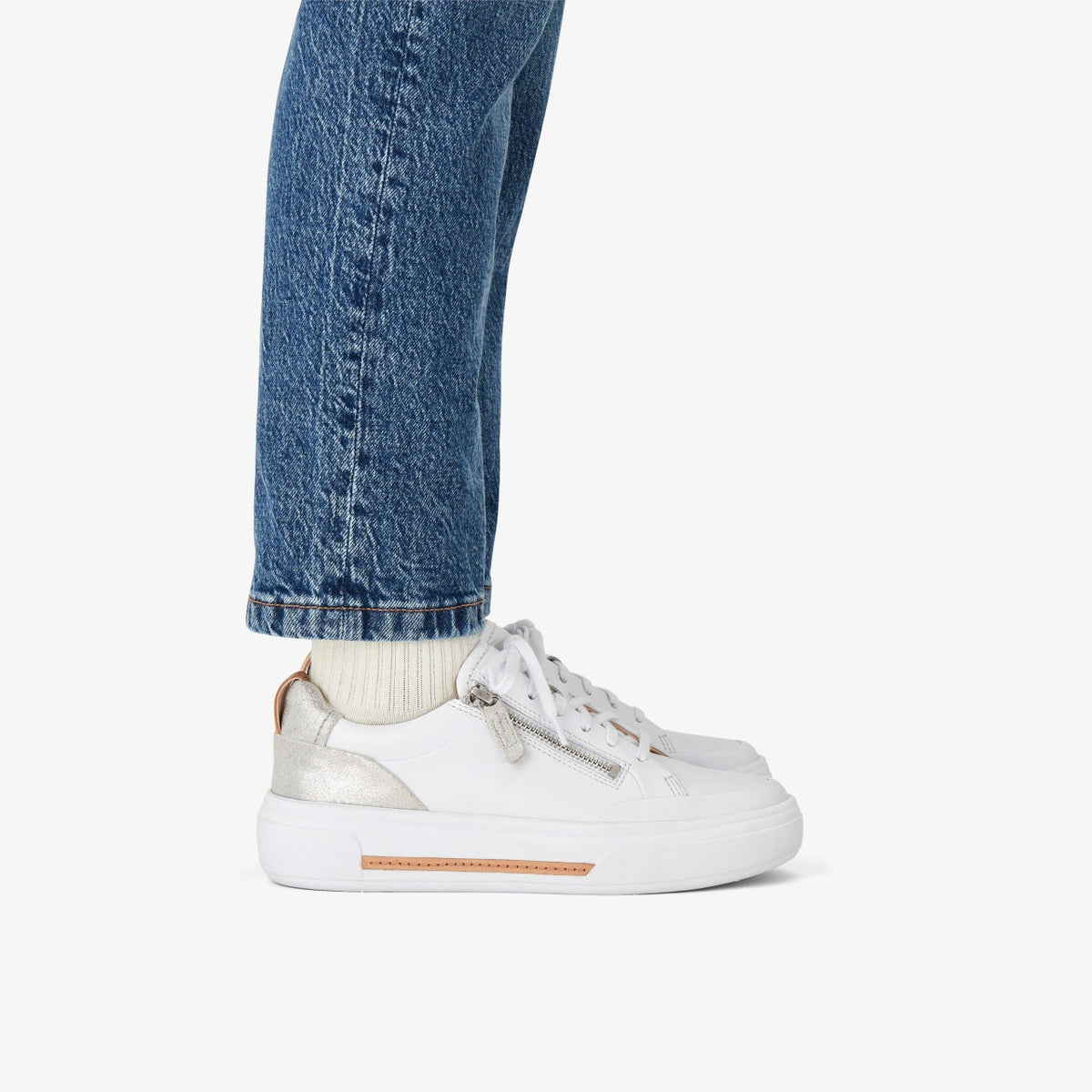 Clarks Women Hollyhock Zip Silver Combination Leather
