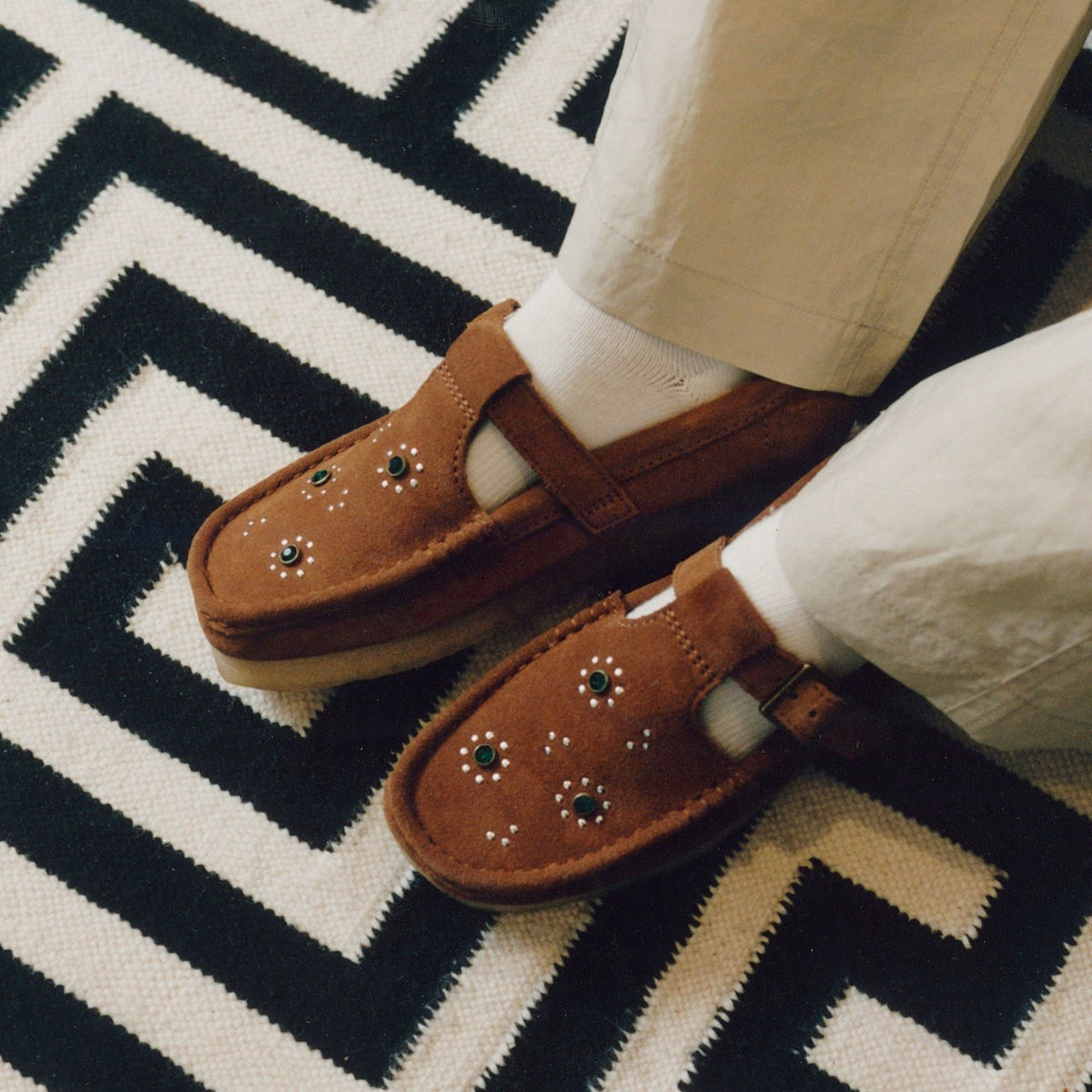 Clarks Women Wallabee T Bar Brown/Orange Suede