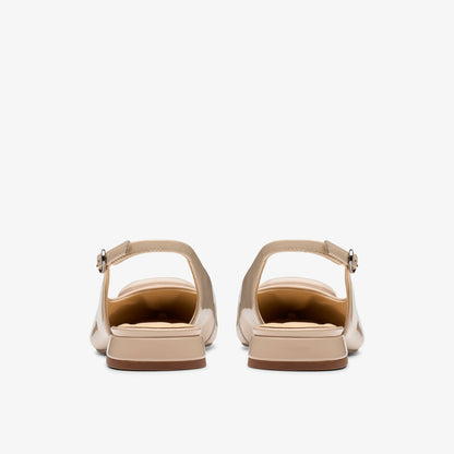Clarks Women Sensa 15 Trim Sand Patent