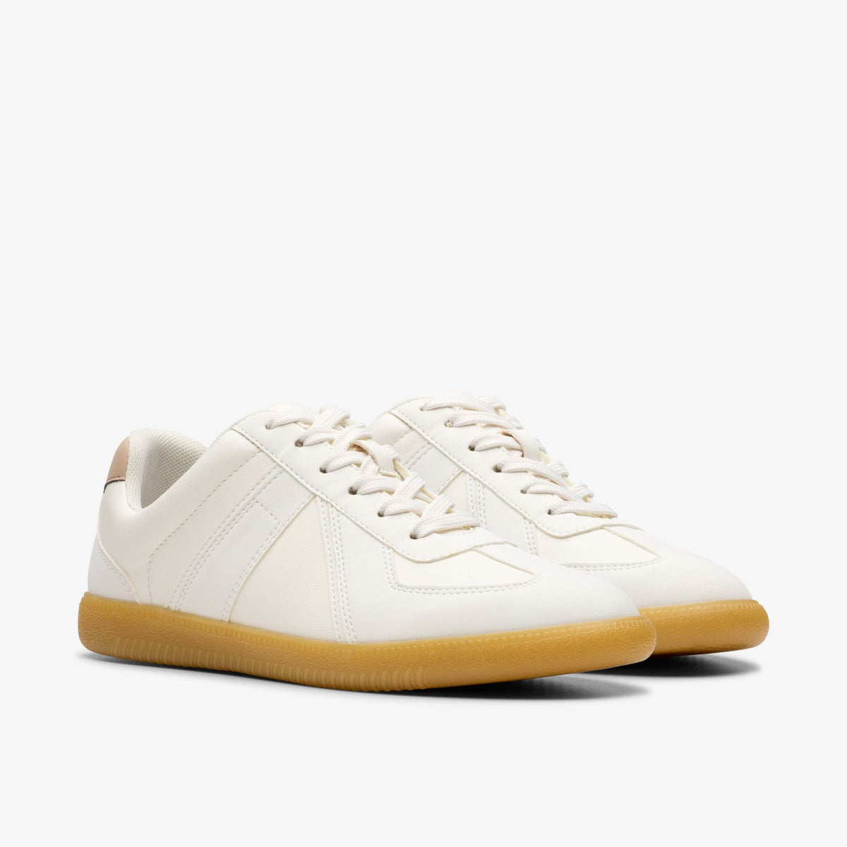 Clarks Women Nykole Step White